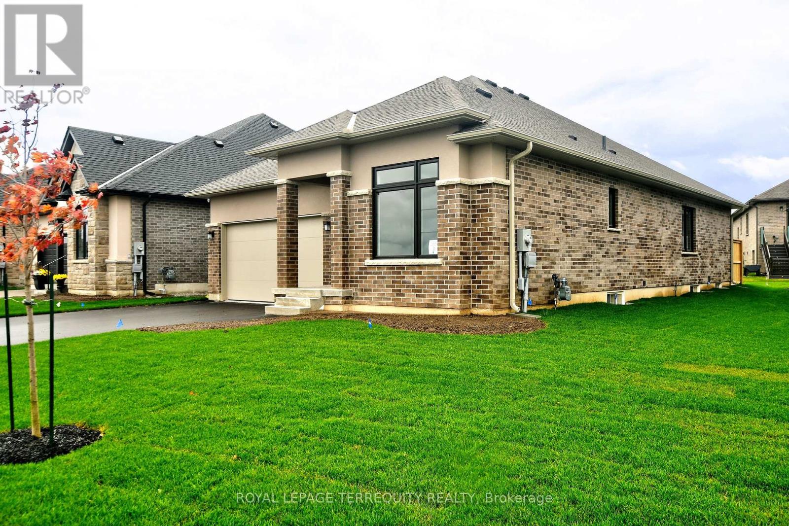 566 Old Course Trail Property Photo 2