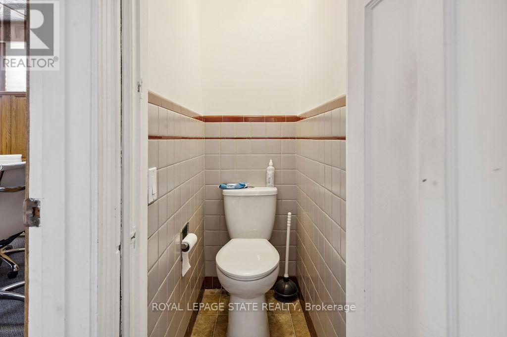 340 Main Street E Property Photo 22
