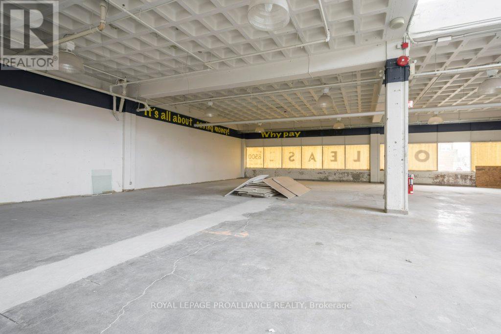 14 - 161 Bridge Street W Property Photo 5