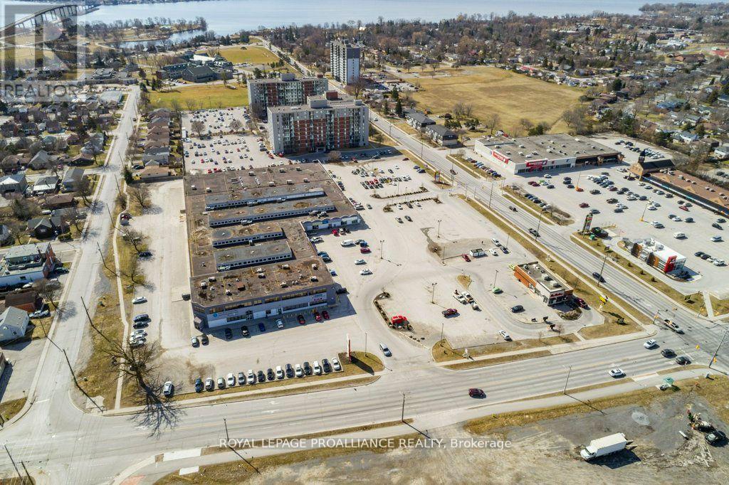 14 - 161 Bridge Street W Property Photo 6
