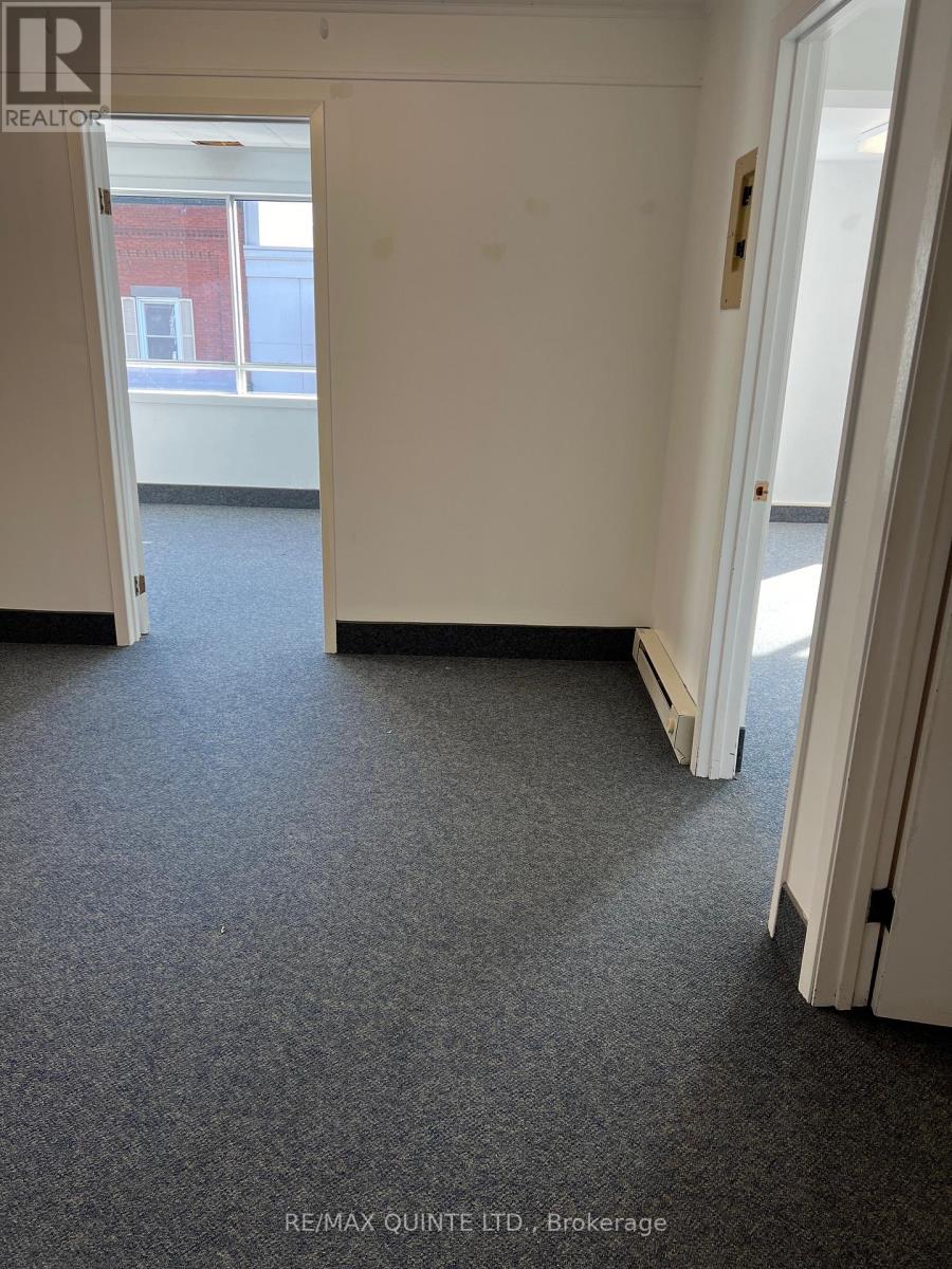 1 - 74 Dundas Street W Property Photo 4