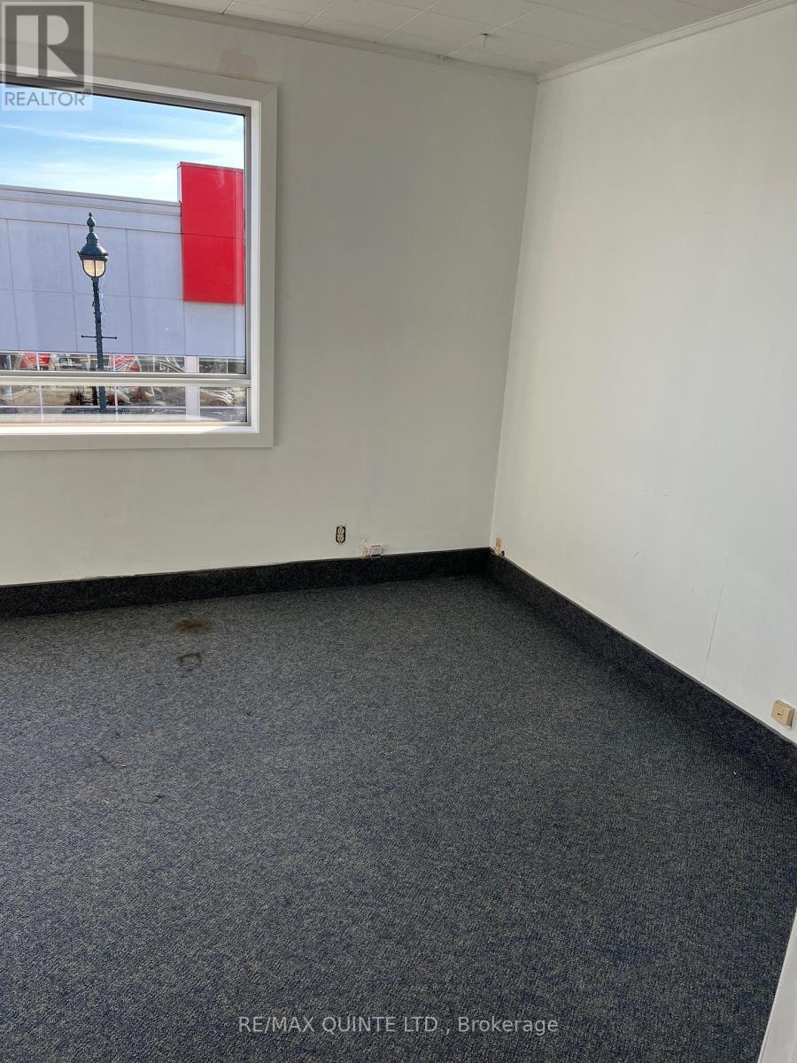 1 - 74 Dundas Street W Property Photo 8