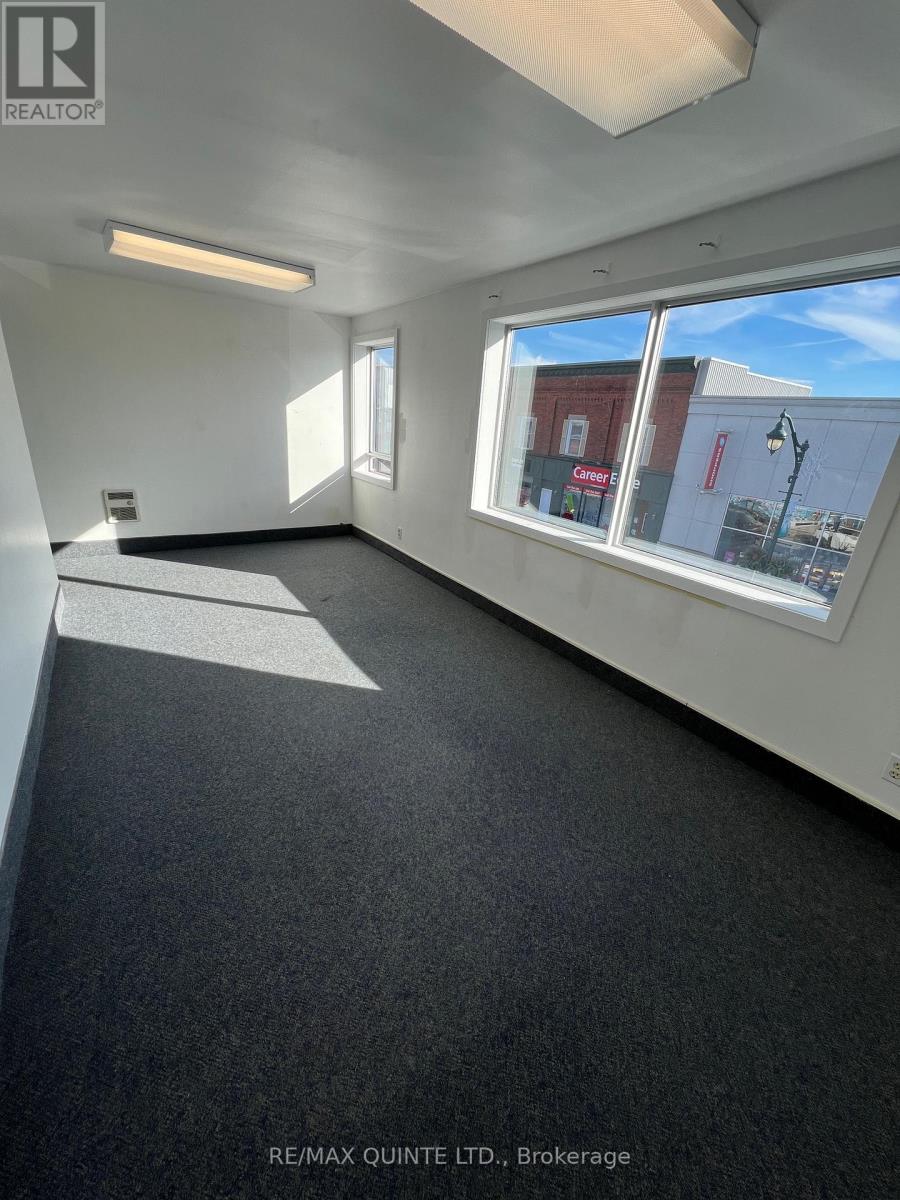 1 - 74 Dundas Street W Property Photo 12