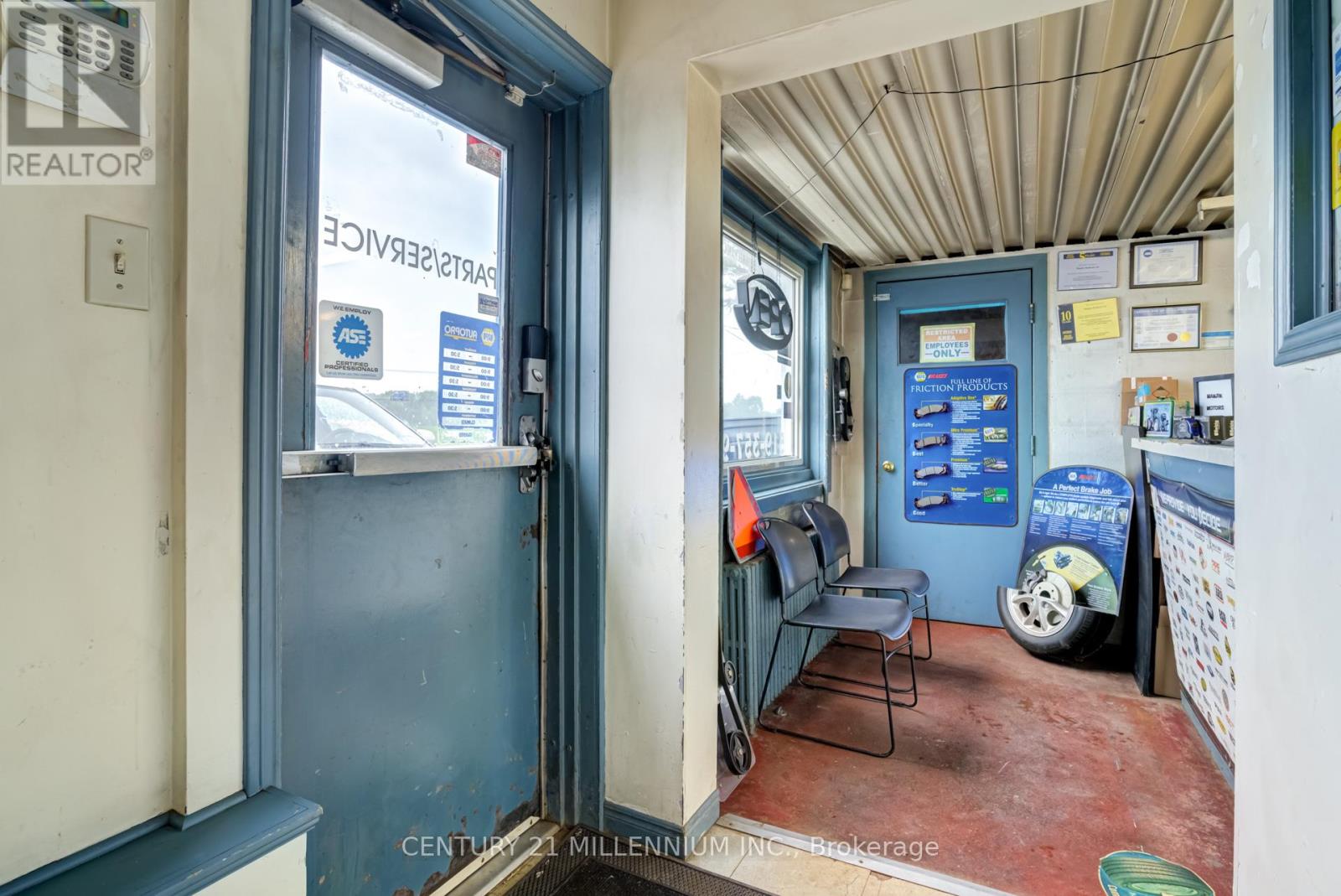 41401 Amberley Road Property Photo 3