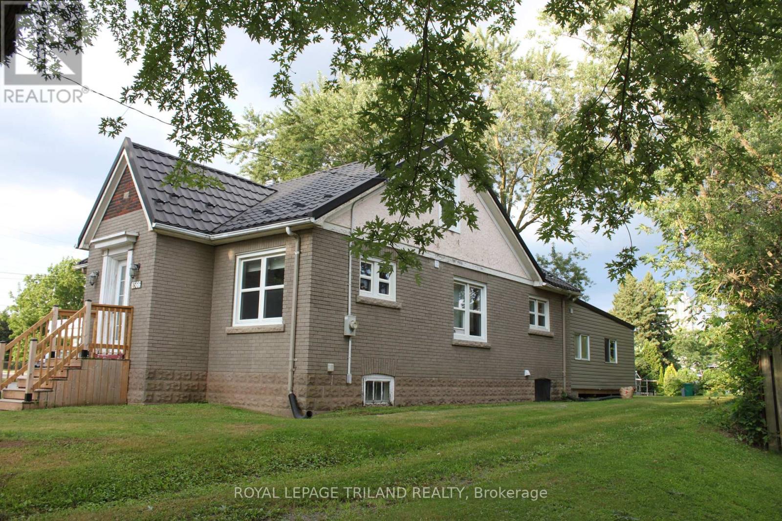 6566 Drummond Road Property Photo 2