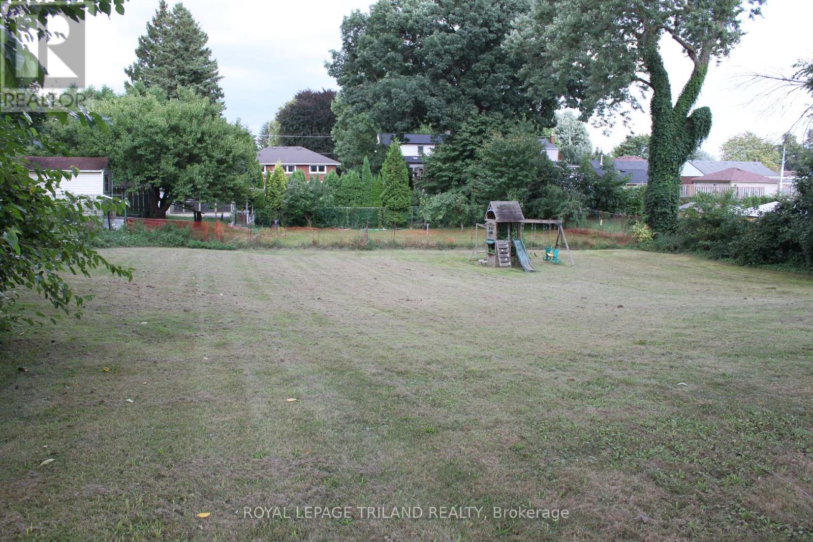6566 Drummond Road Property Photo 11