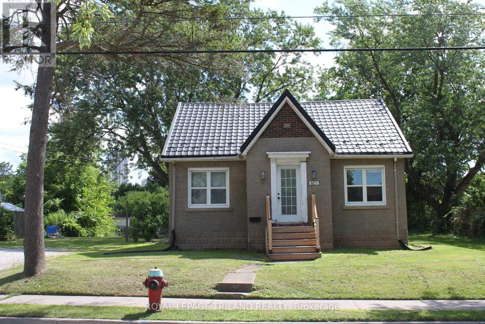 6566 Drummond Road Property Photo 14