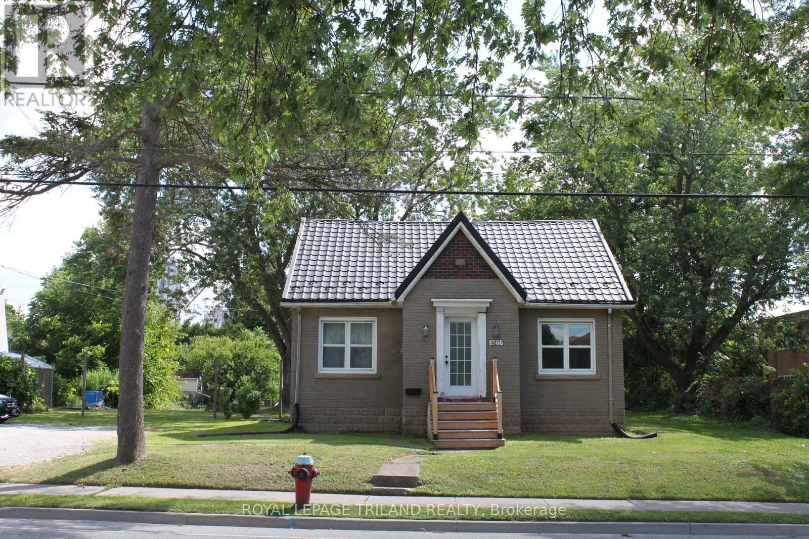 6566 Drummond Road Property Photo 15