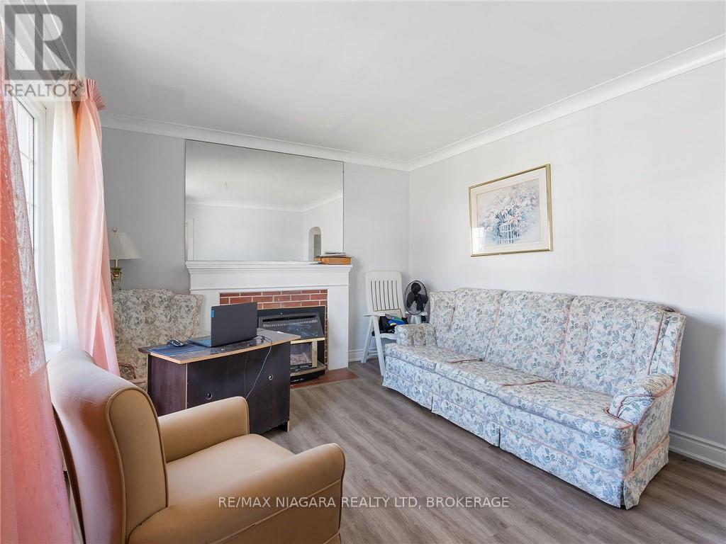 327 Darling Street Property Photo 8