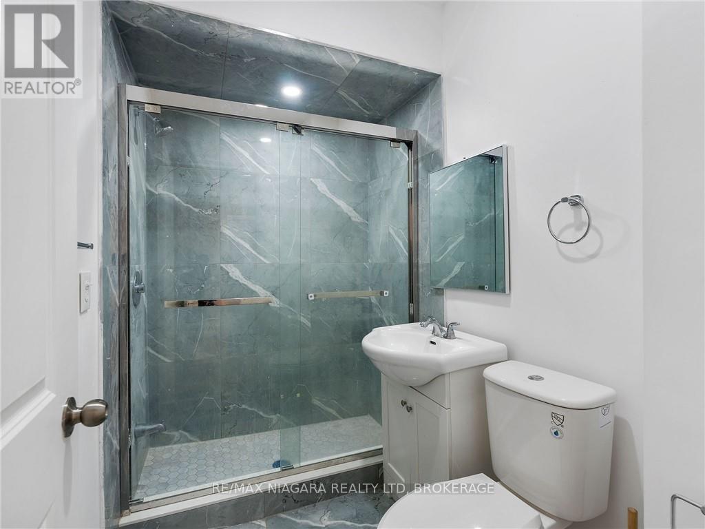327 Darling Street Property Photo 12