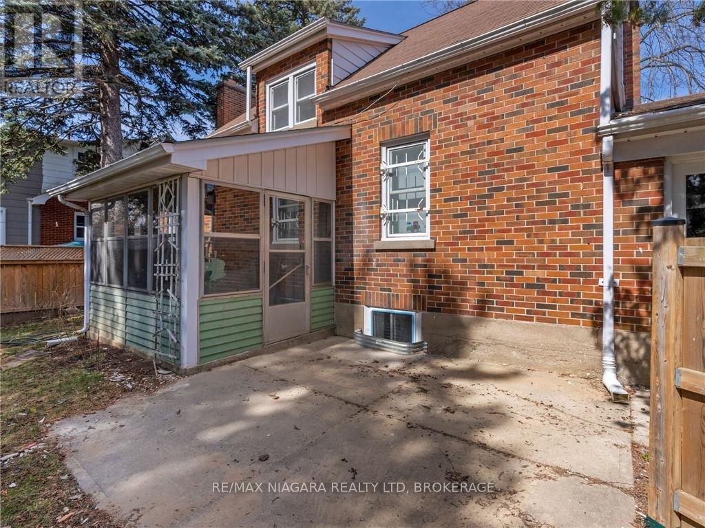 327 Darling Street Property Photo 37