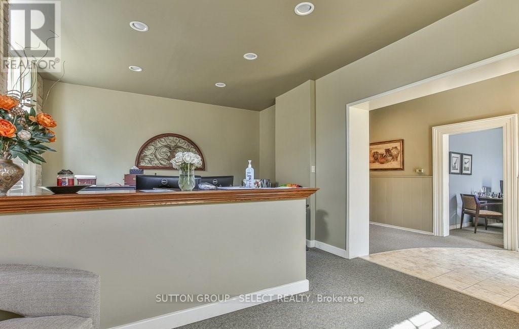 444 York Street Property Photo 5