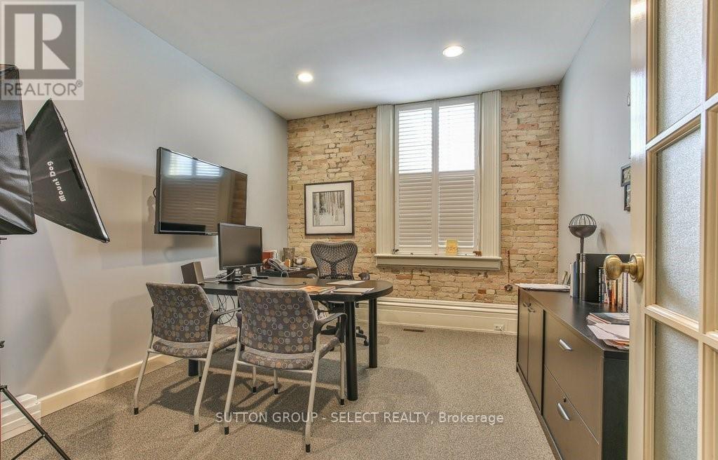 444 York Street Property Photo 6