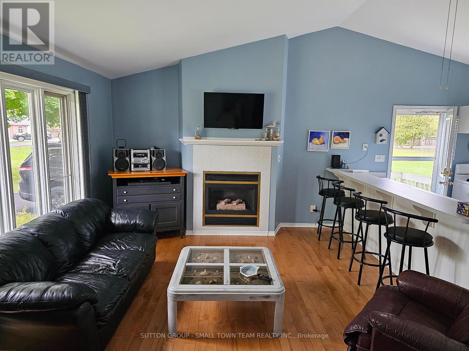 33915 Ridgeway Road Property Photo 2
