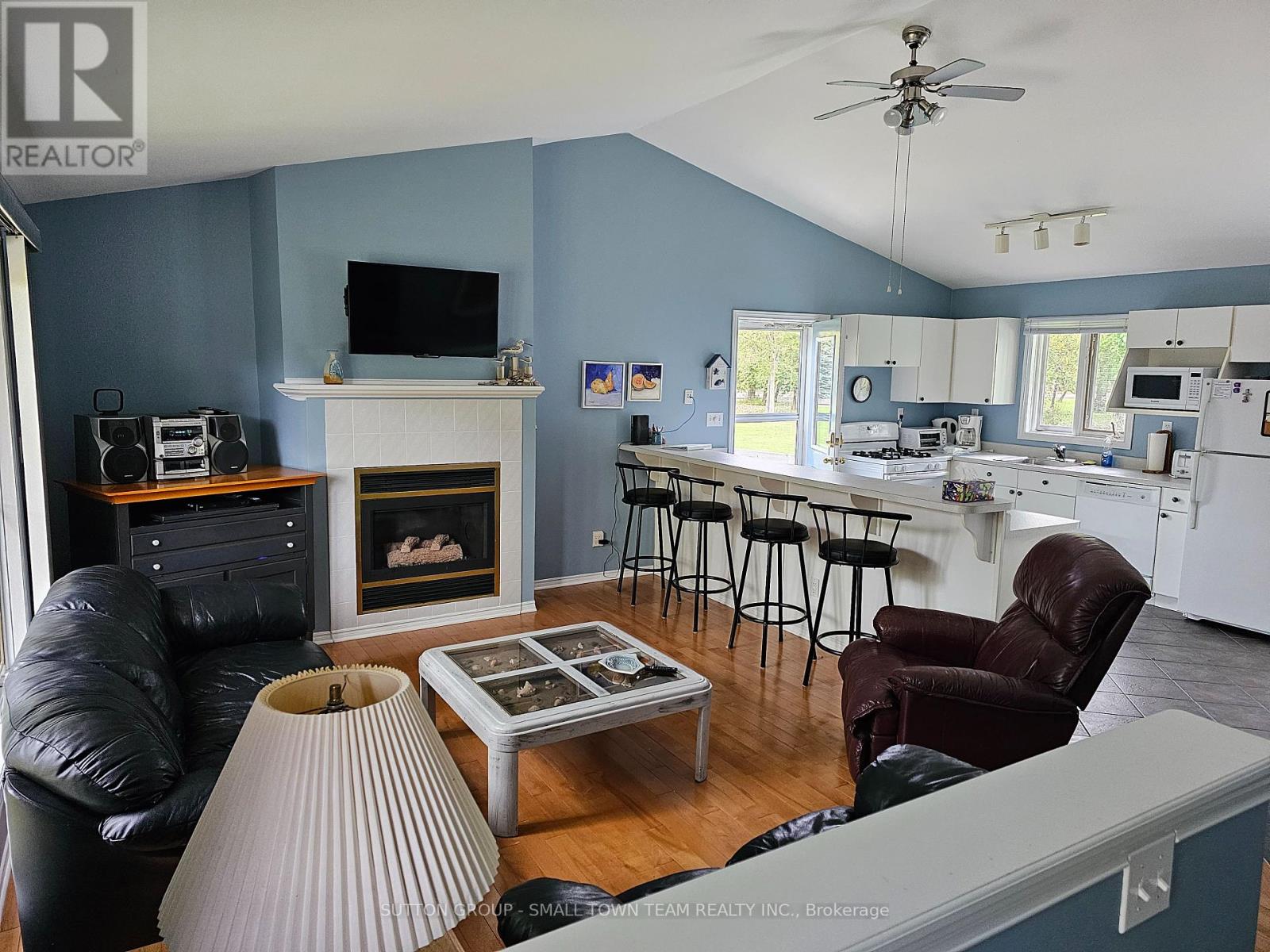 33915 Ridgeway Road Property Photo 3