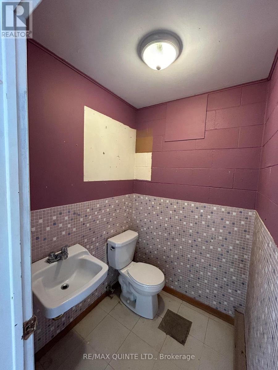 Unit #4 - 10020 Hwy 28 Property Photo 8