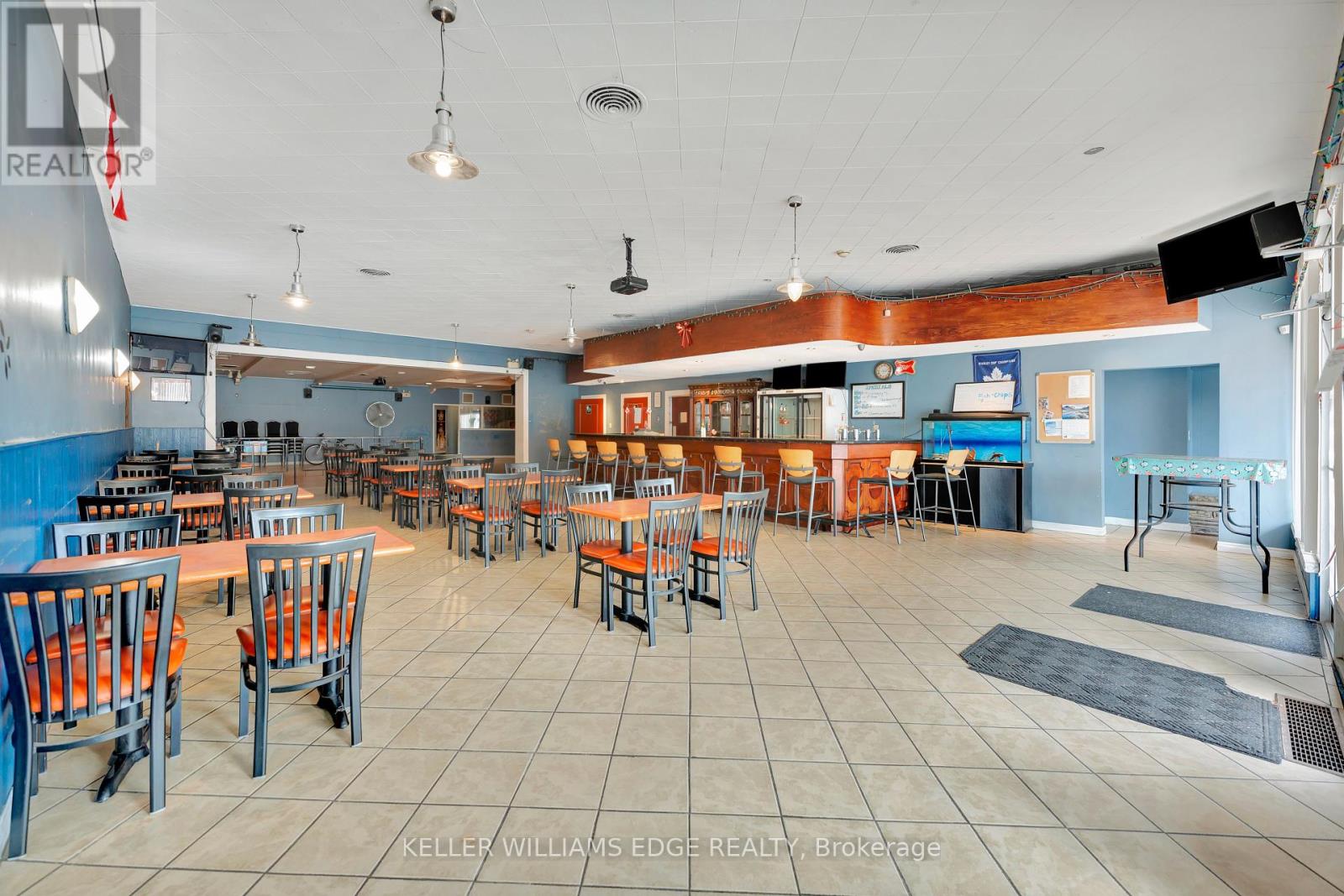 225 Parkdale Avenue N Property Photo 4