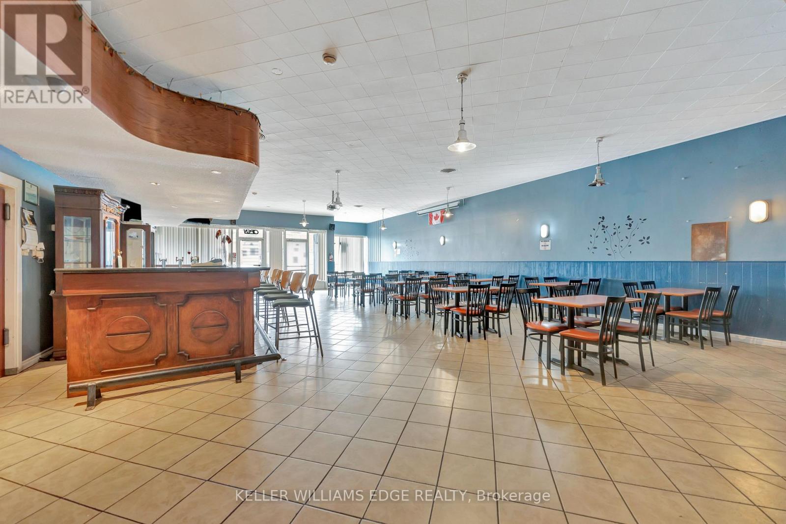 225 Parkdale Avenue N Property Photo 6