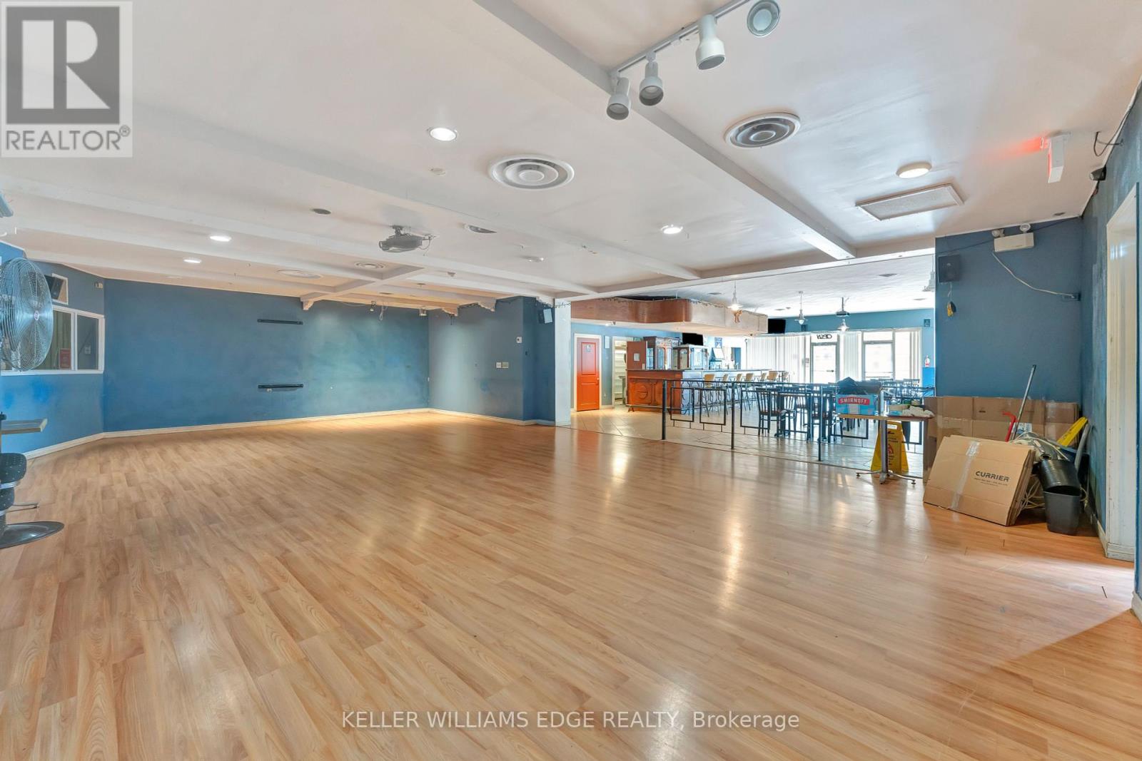 225 Parkdale Avenue N Property Photo 15