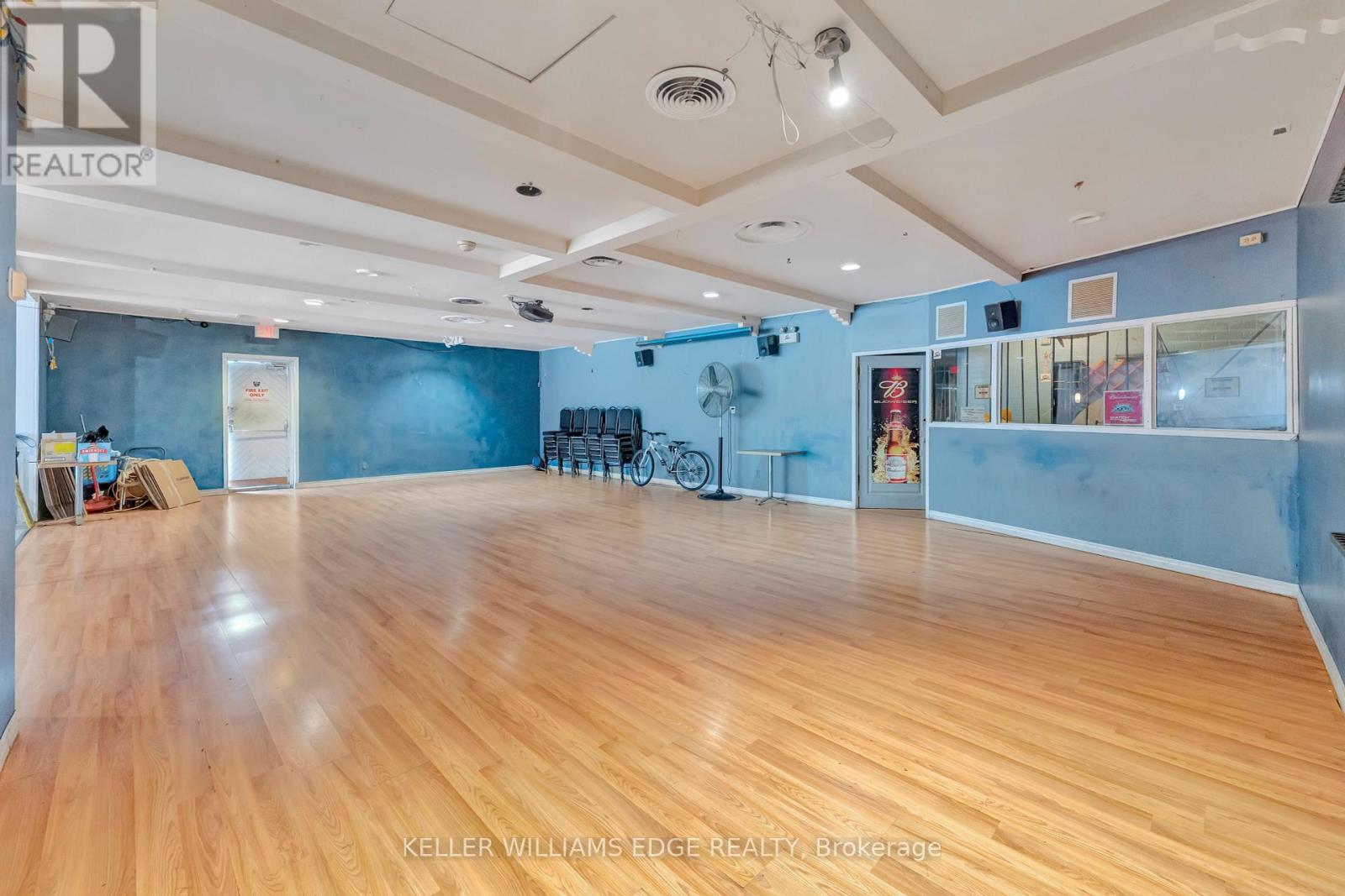 225 Parkdale Avenue N Property Photo 16