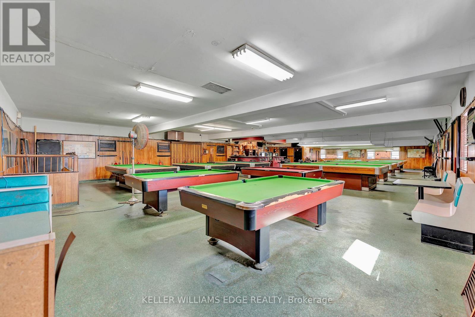 225 Parkdale Avenue N Property Photo 18