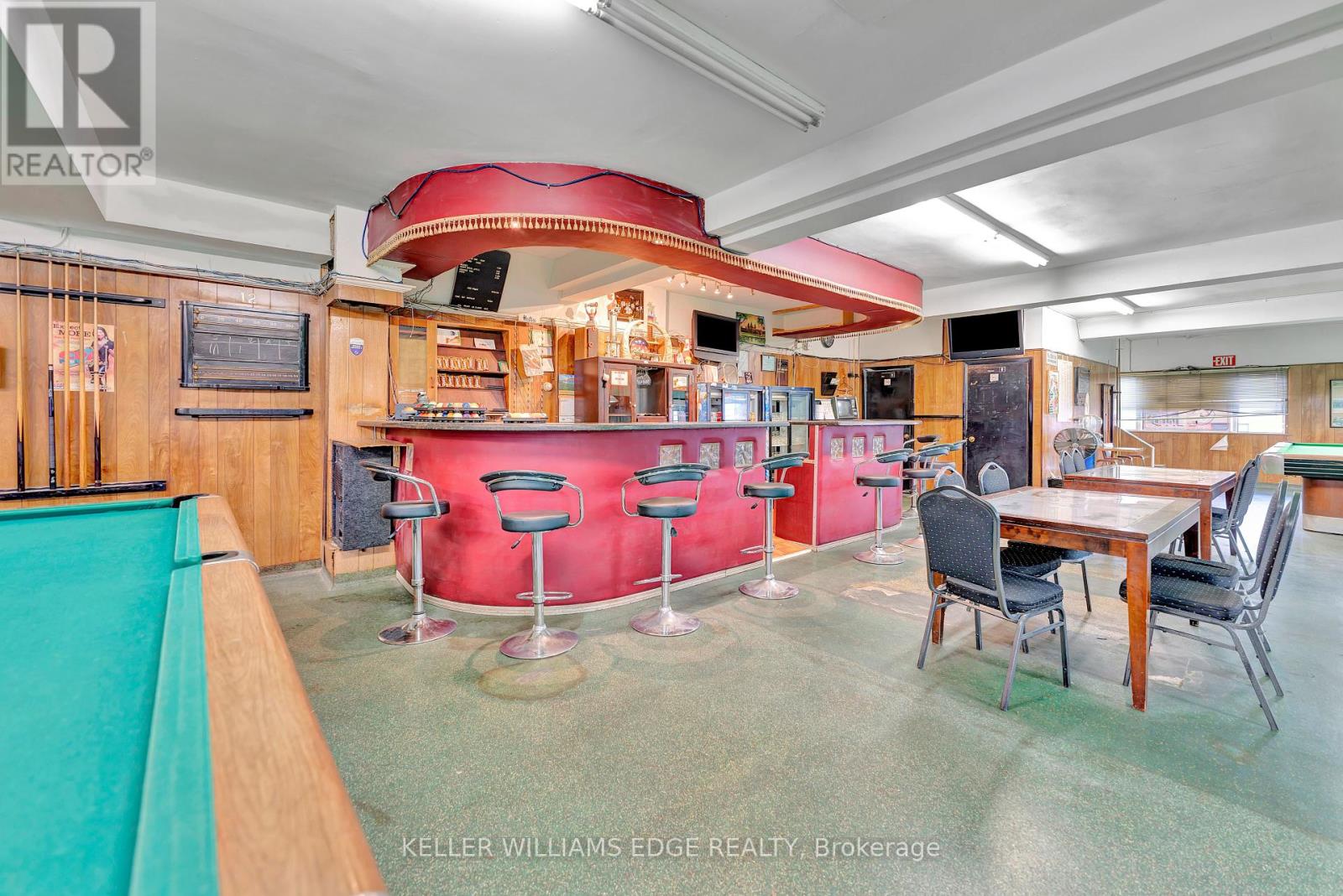 225 Parkdale Avenue N Property Photo 19
