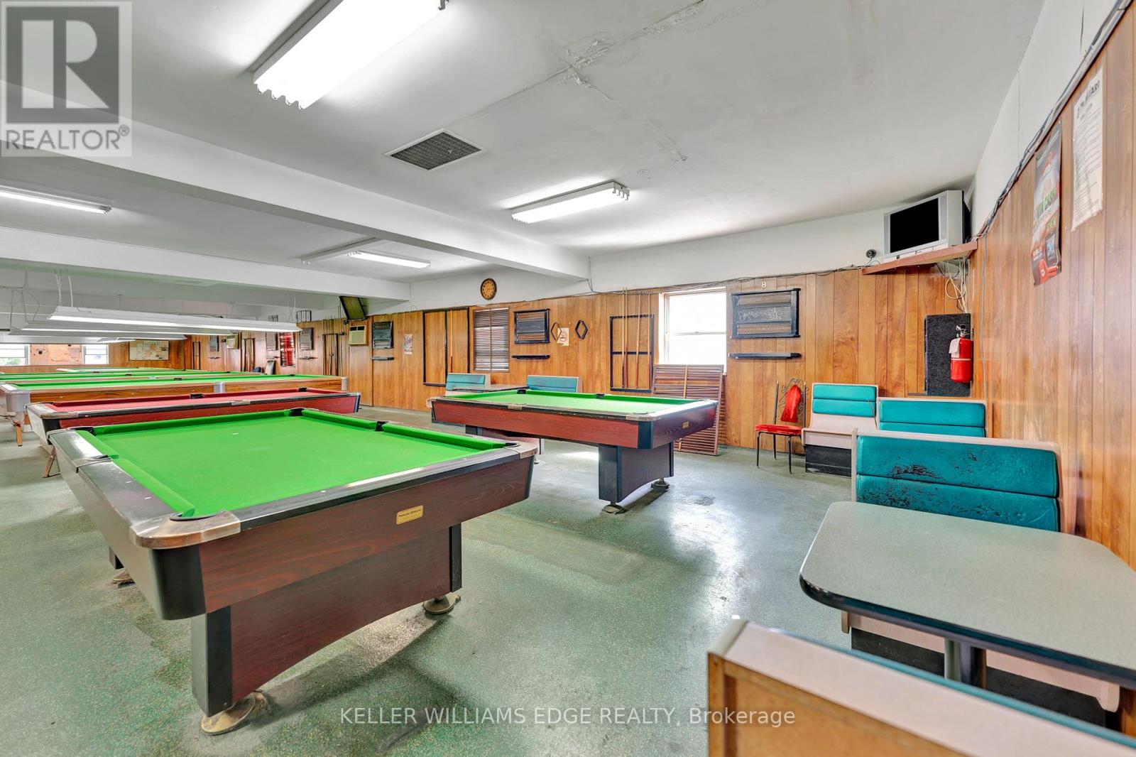 225 Parkdale Avenue N Property Photo 20
