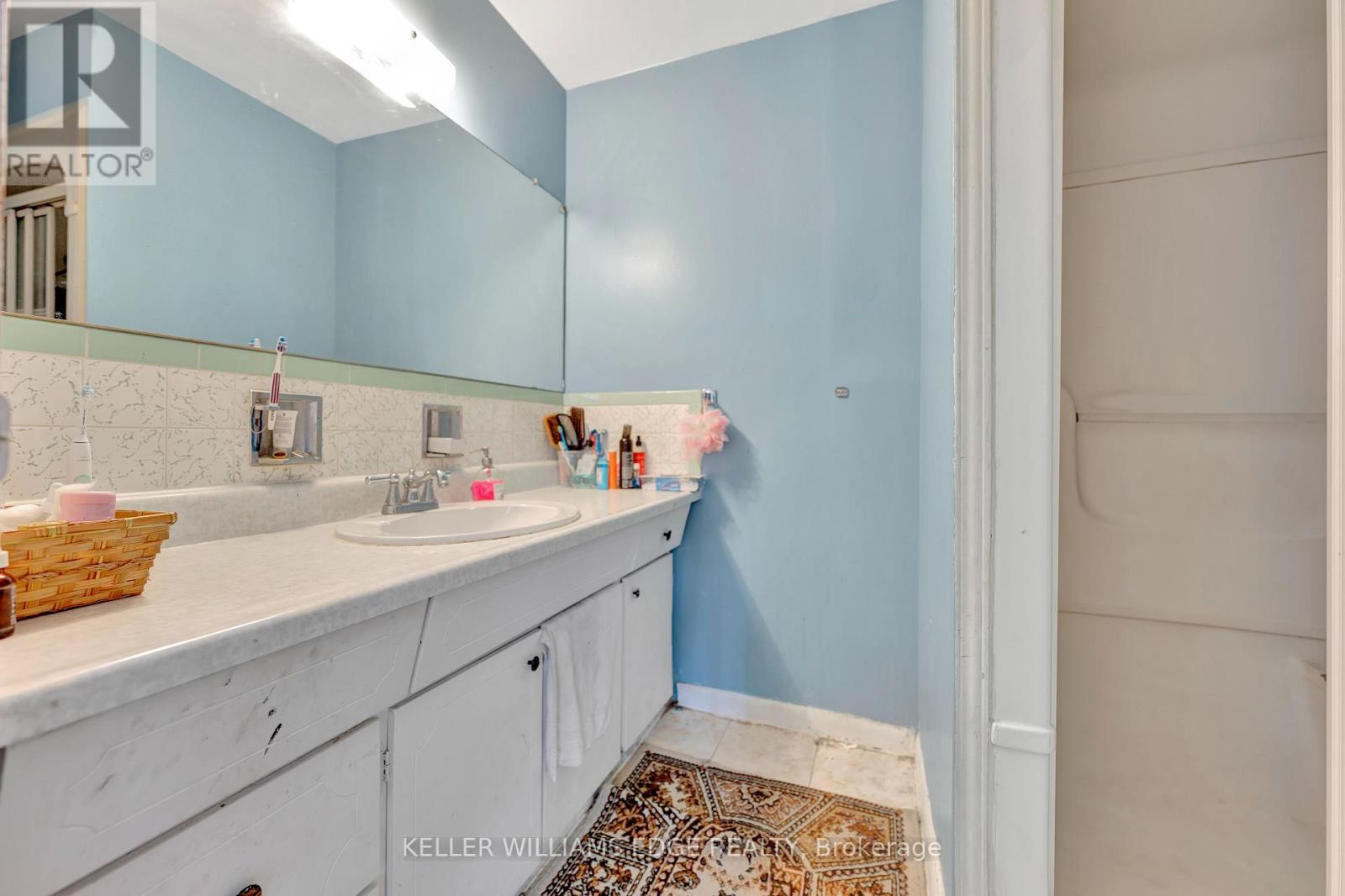 225 Parkdale Avenue N Property Photo 27