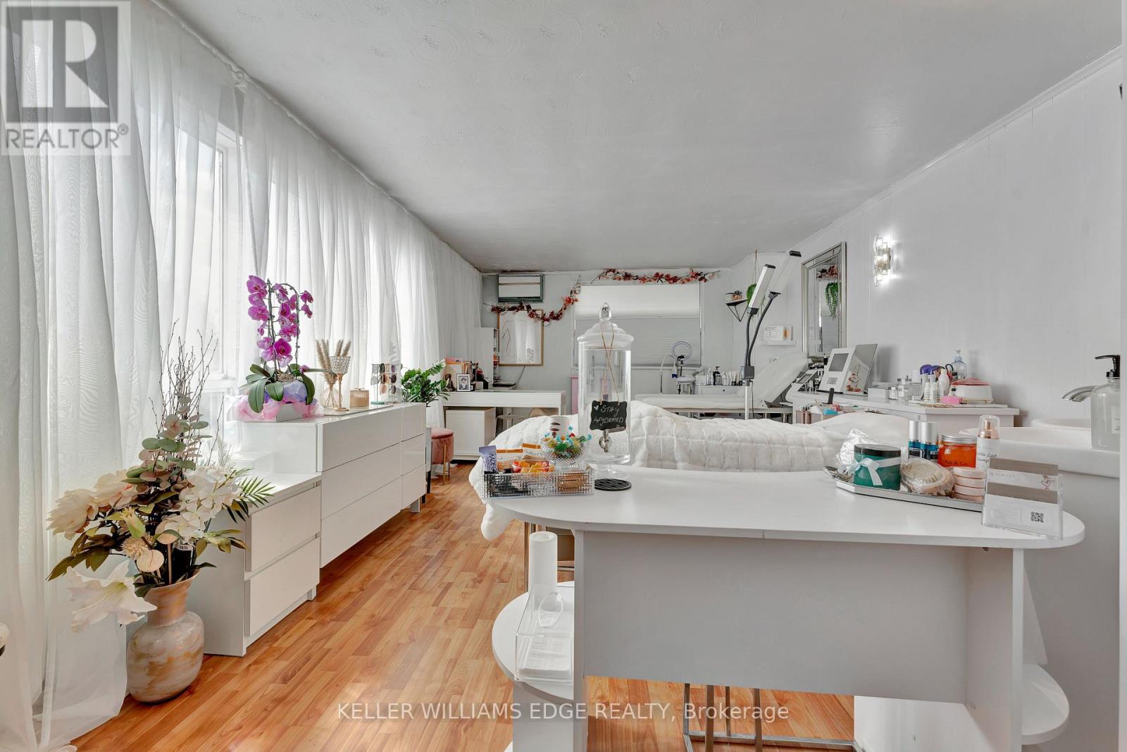 225 Parkdale Avenue N Property Photo 30
