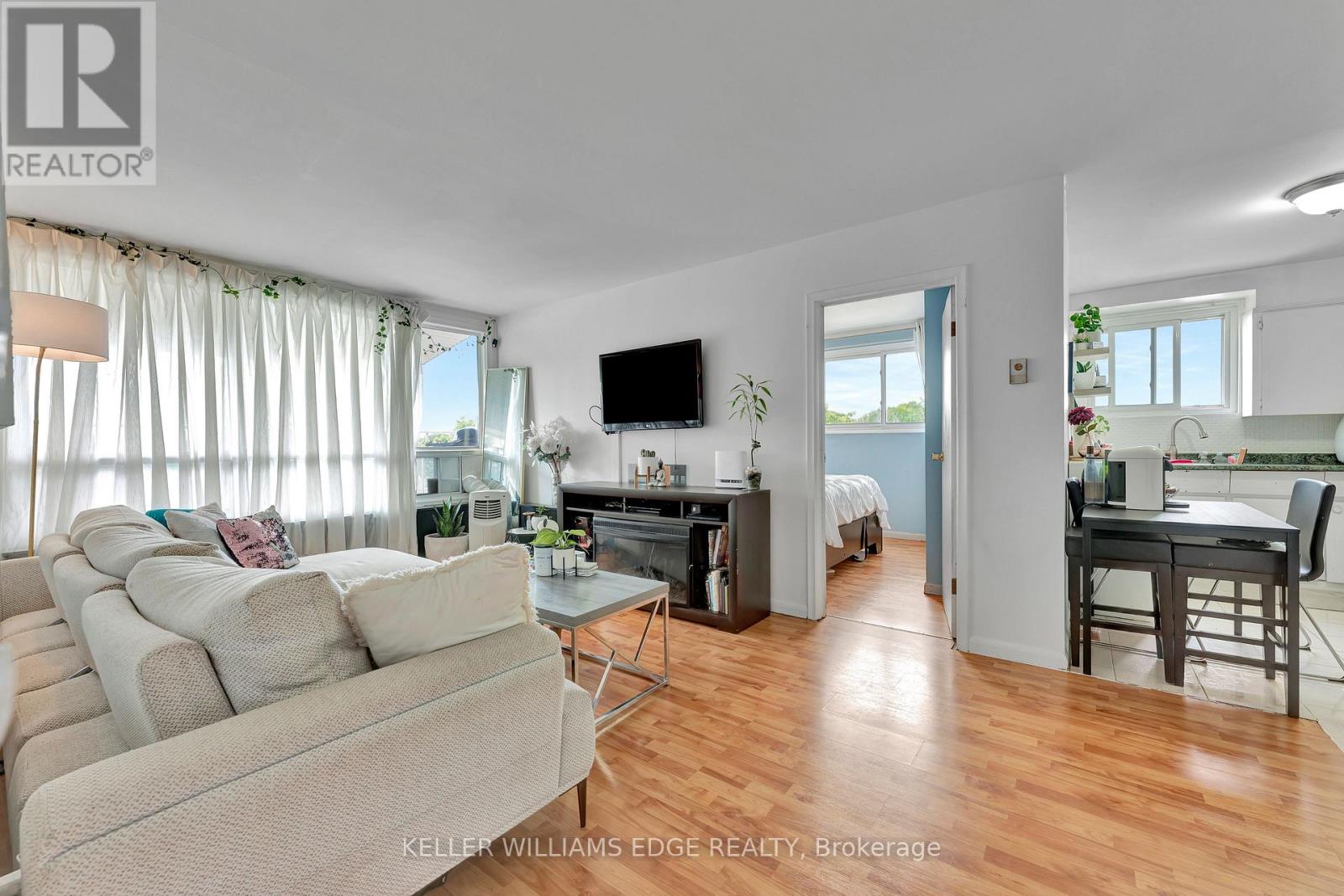 225 Parkdale Avenue N Property Photo 33
