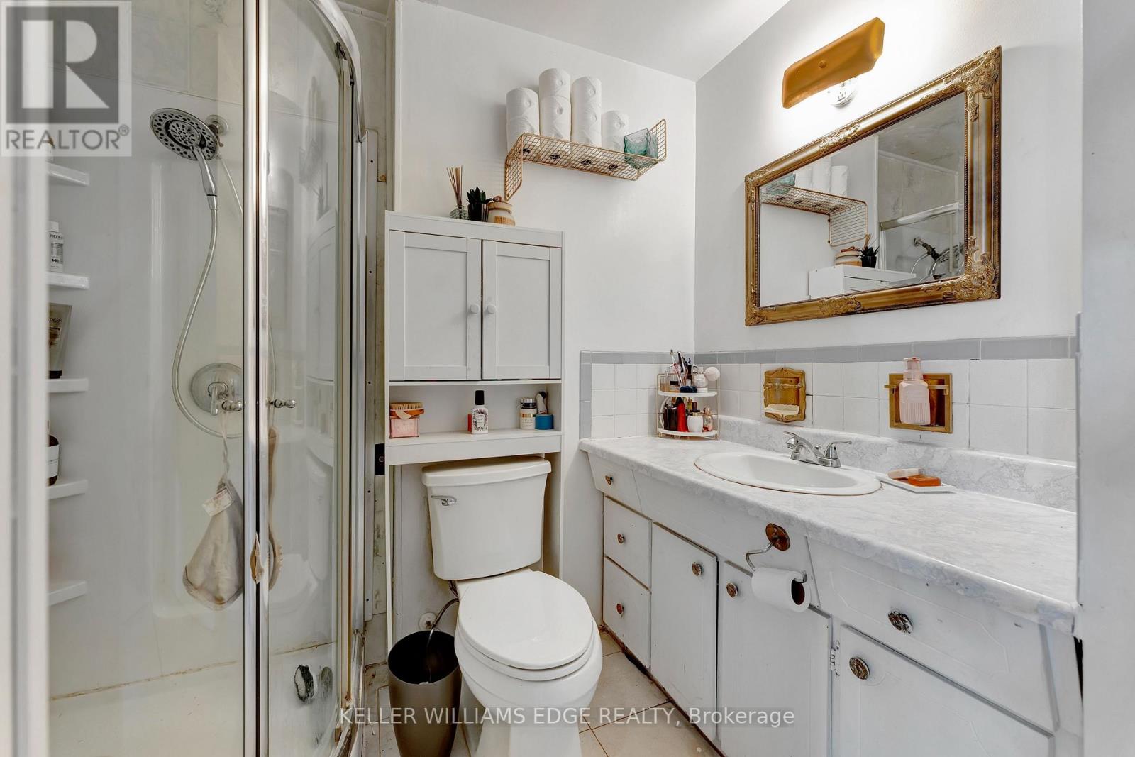 225 Parkdale Avenue N Property Photo 36