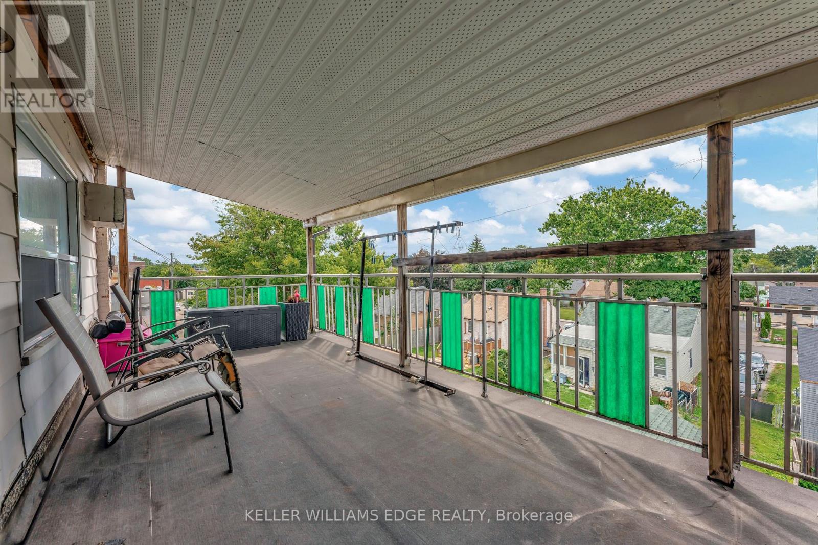 225 Parkdale Avenue N Property Photo 37