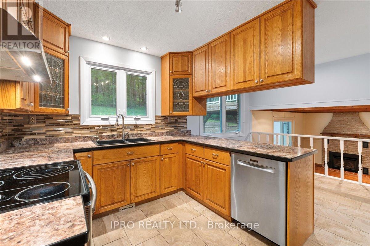 1432 Wallbridge Loyalist Road Property Photo 15