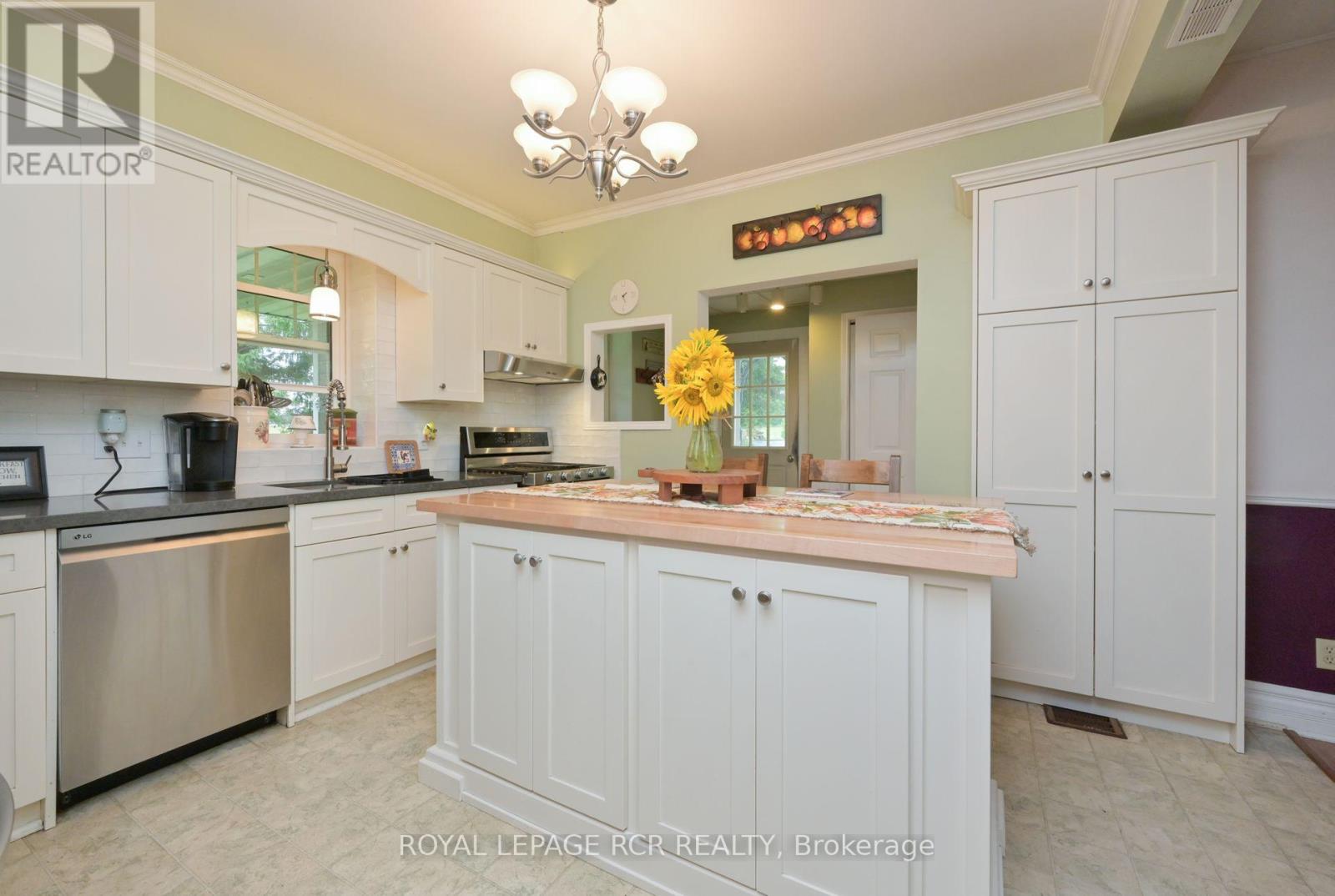 294066 8th Line Property Photo 8