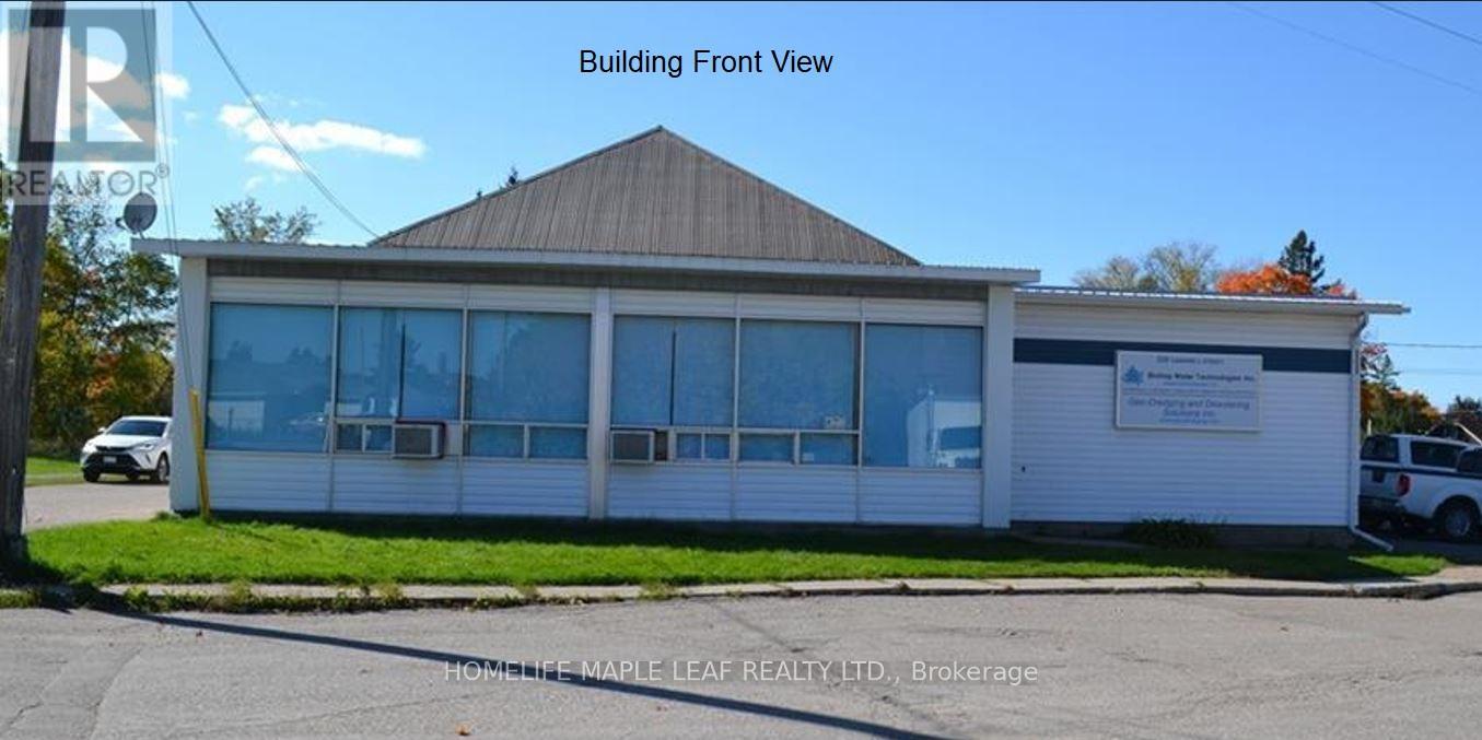 220 Carswell Street Property Photo 2