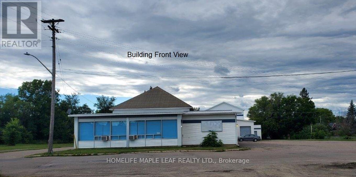 220 Carswell Street Property Photo 3