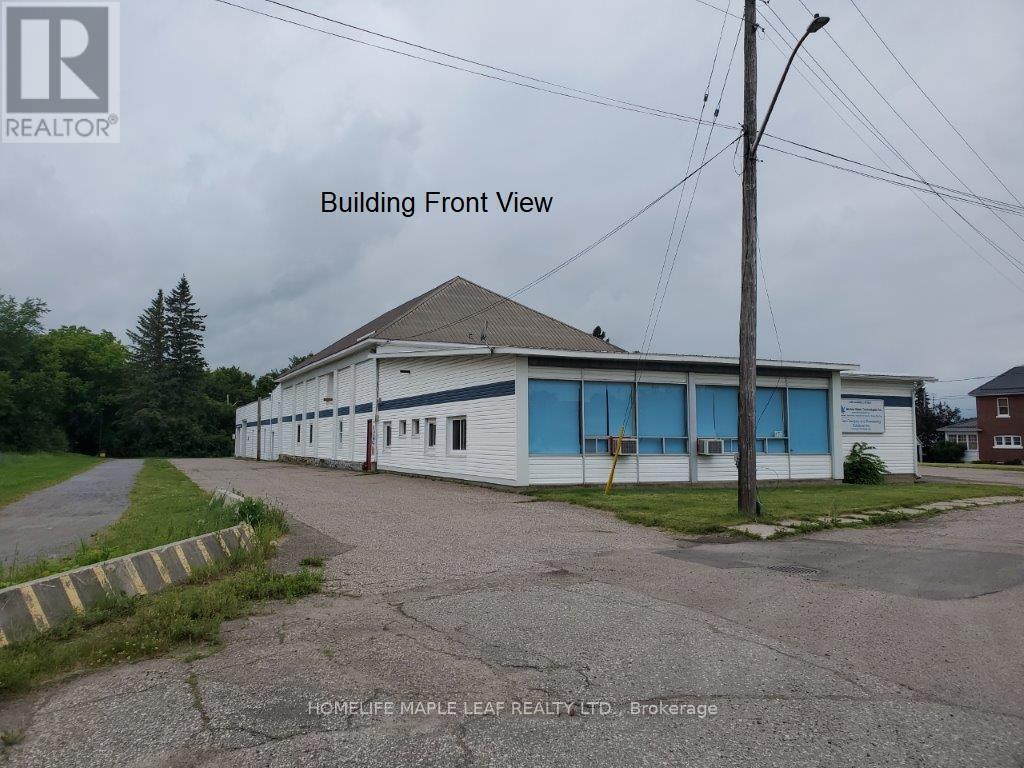220 Carswell Street Property Photo 4
