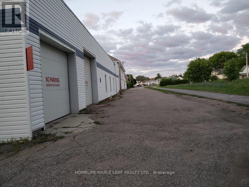 220 Carswell Street Property Photo 8