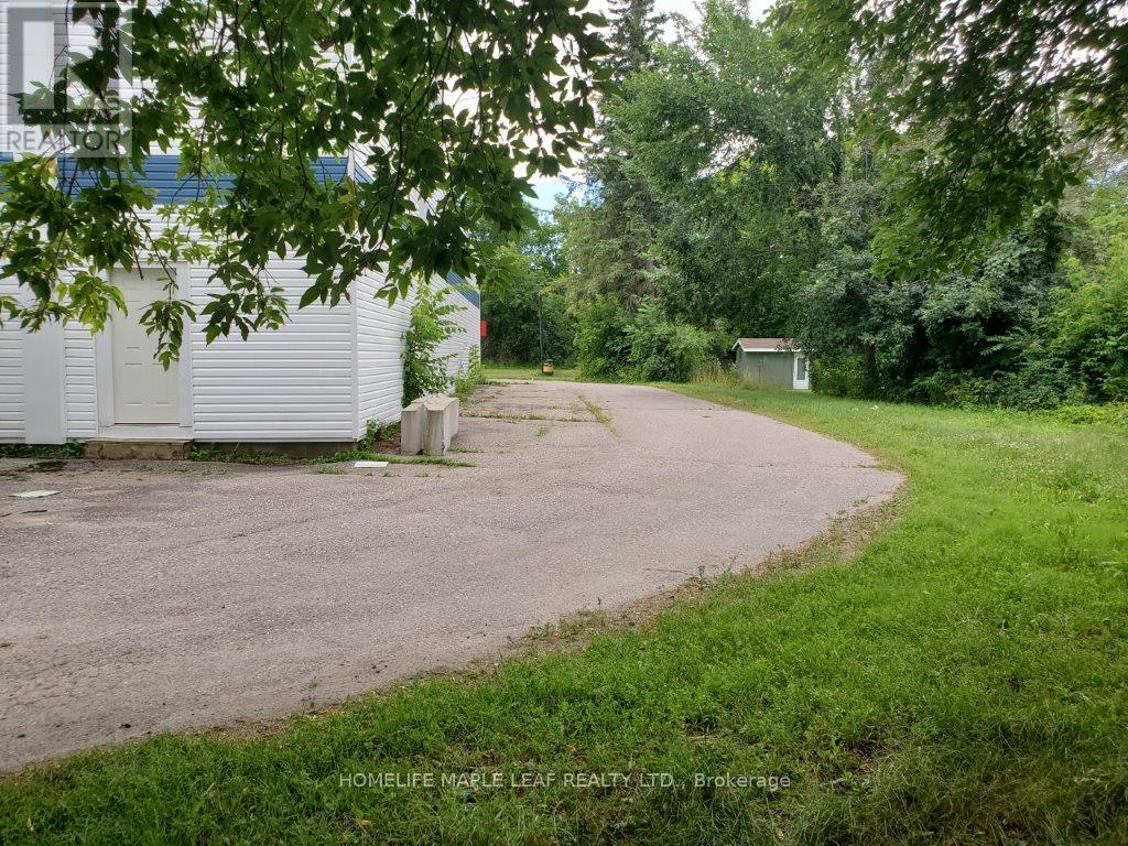 220 Carswell Street Property Photo 11