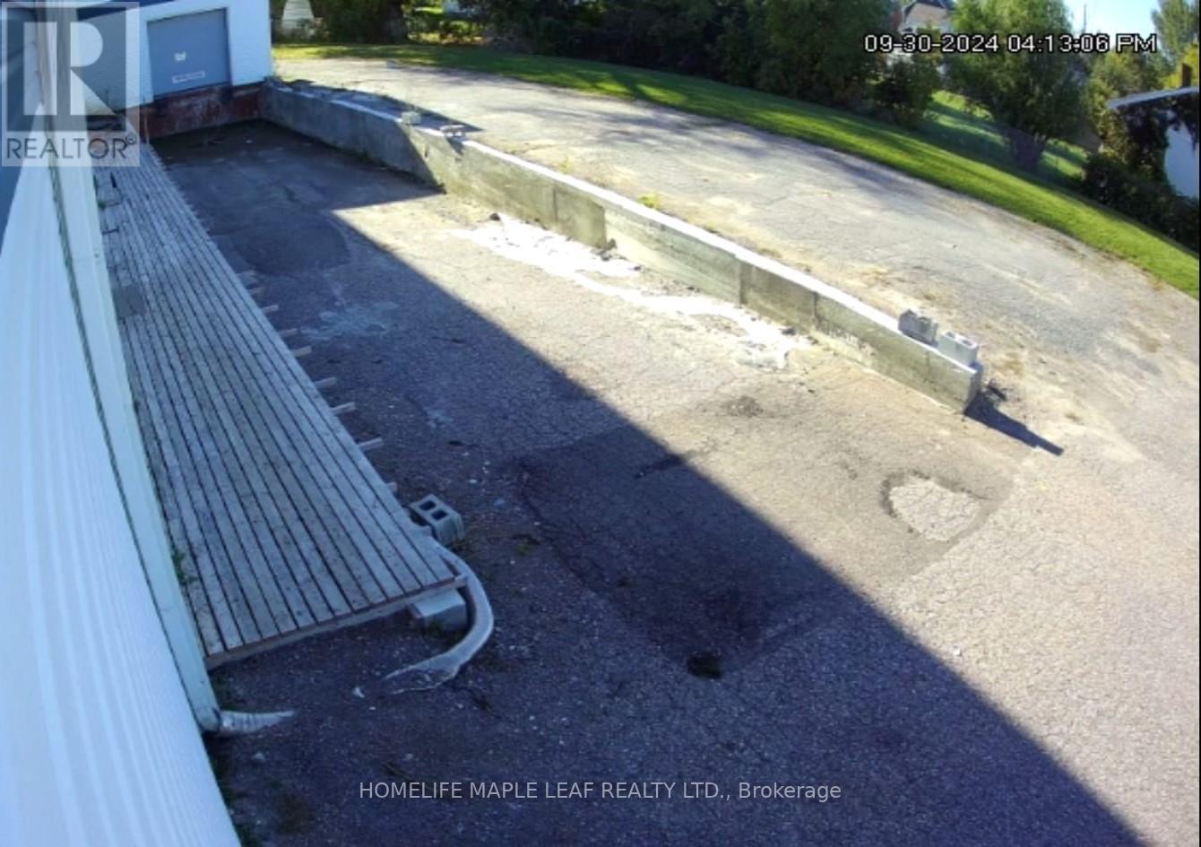 220 Carswell Street Property Photo 14