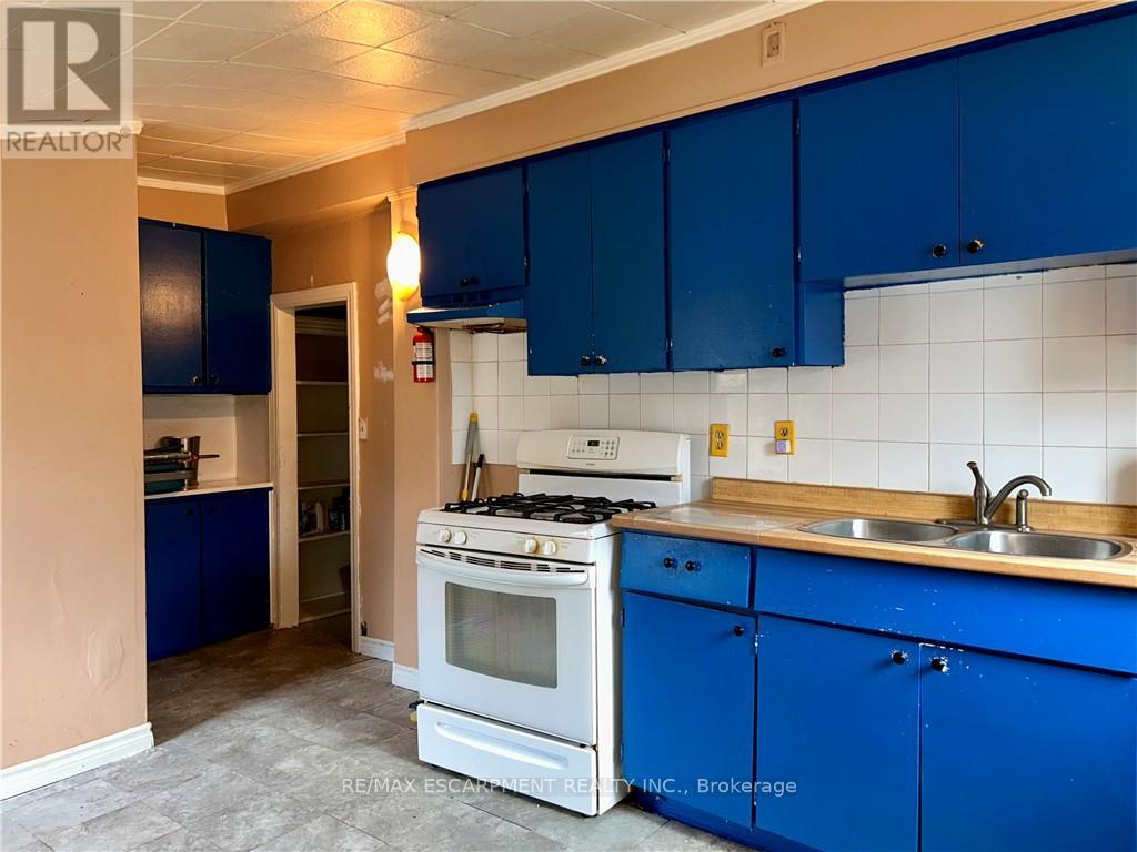 24 Duke Street Property Photo 46