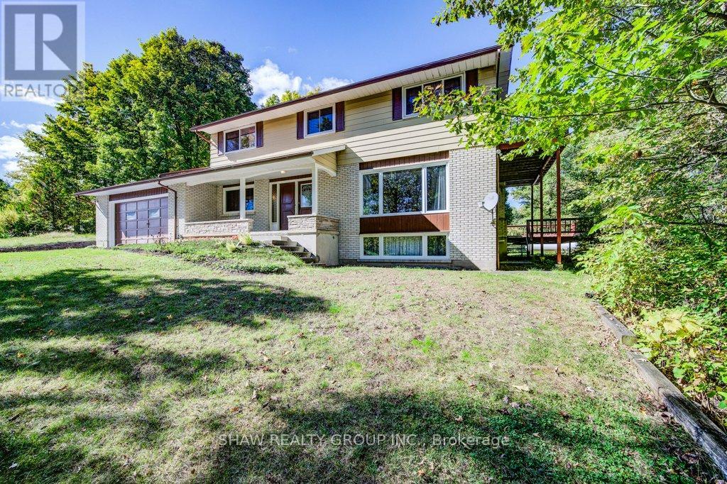 827517 Township Road Property Photo 5