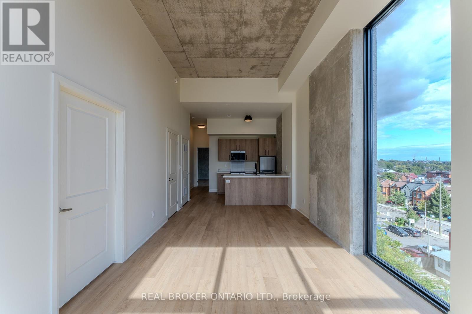 601 - 11 Robert Street Property Photo 10