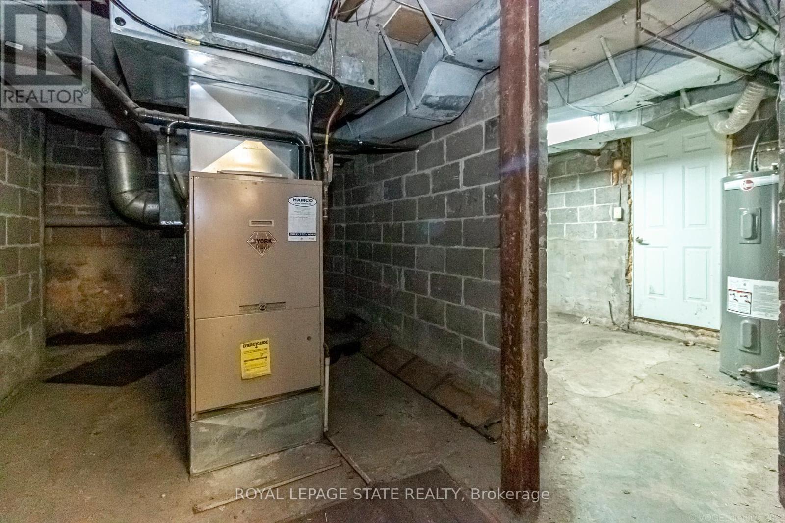 864-868 King Street W Property Photo 16