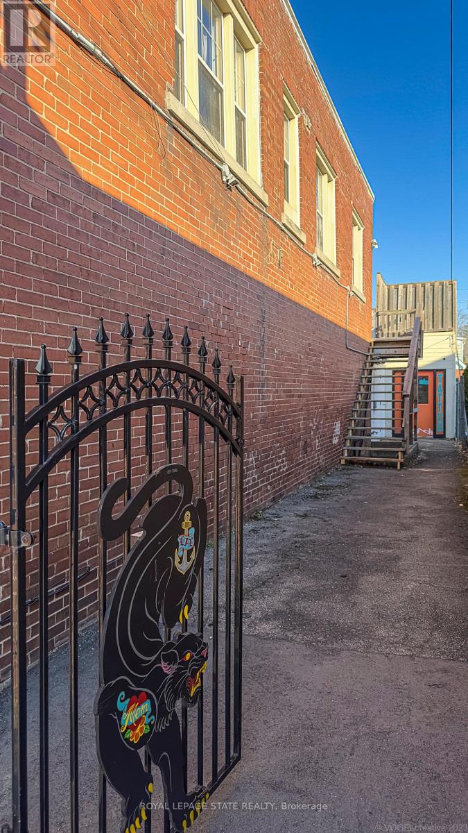 864-868 King Street W Property Photo 17