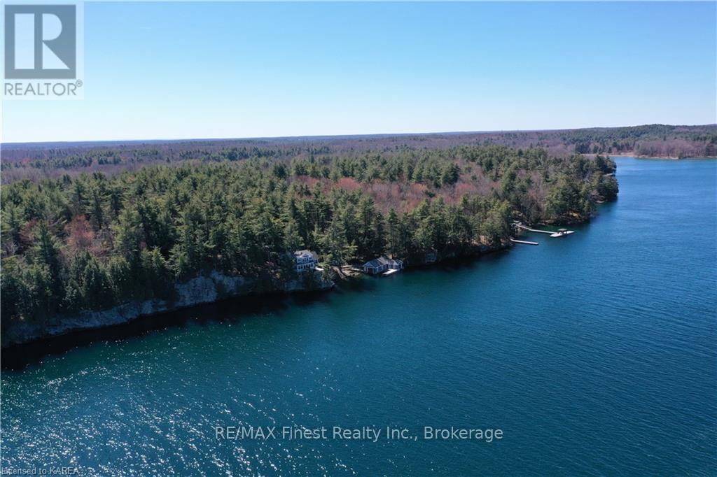 A Club Island Property Photo 9