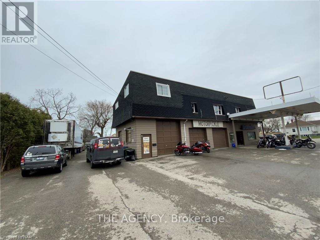 496 Main Street W Property Photo 2