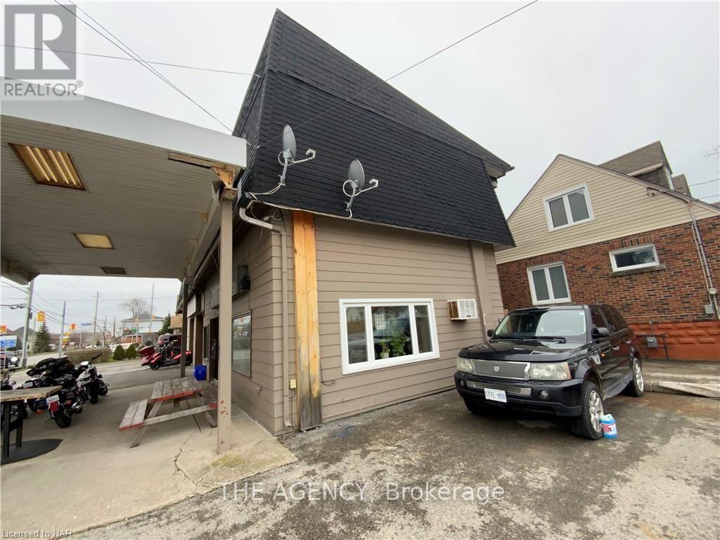 496 Main Street W Property Photo 4