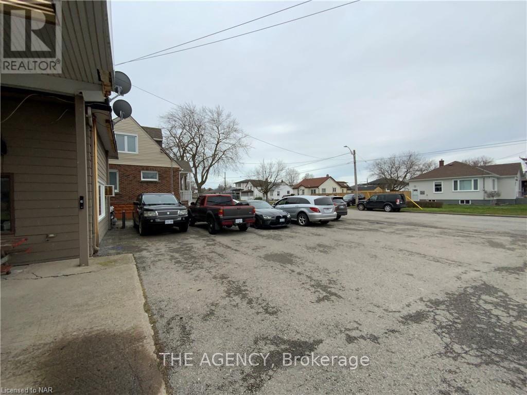 496 Main Street W Property Photo 7