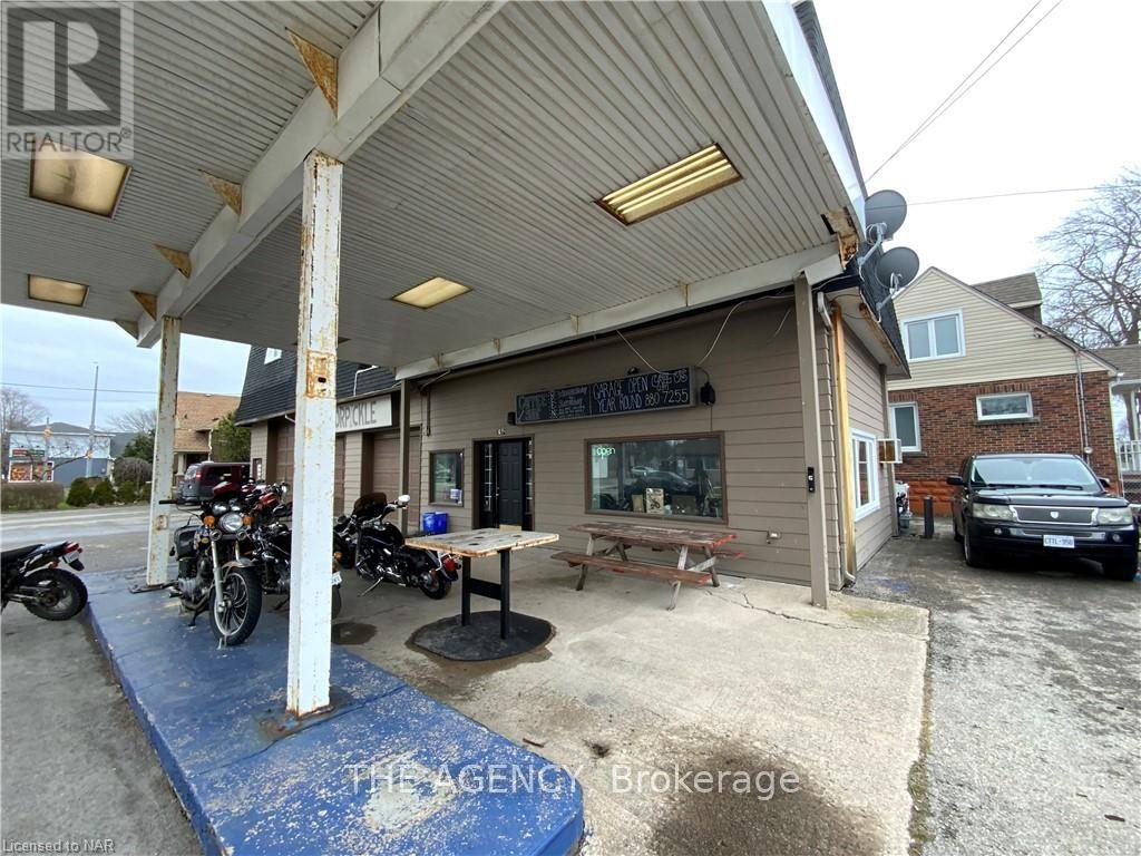496 Main Street W Property Photo 8